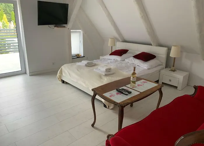 Jagodowy Dwor 亚斯塔尔尼亚